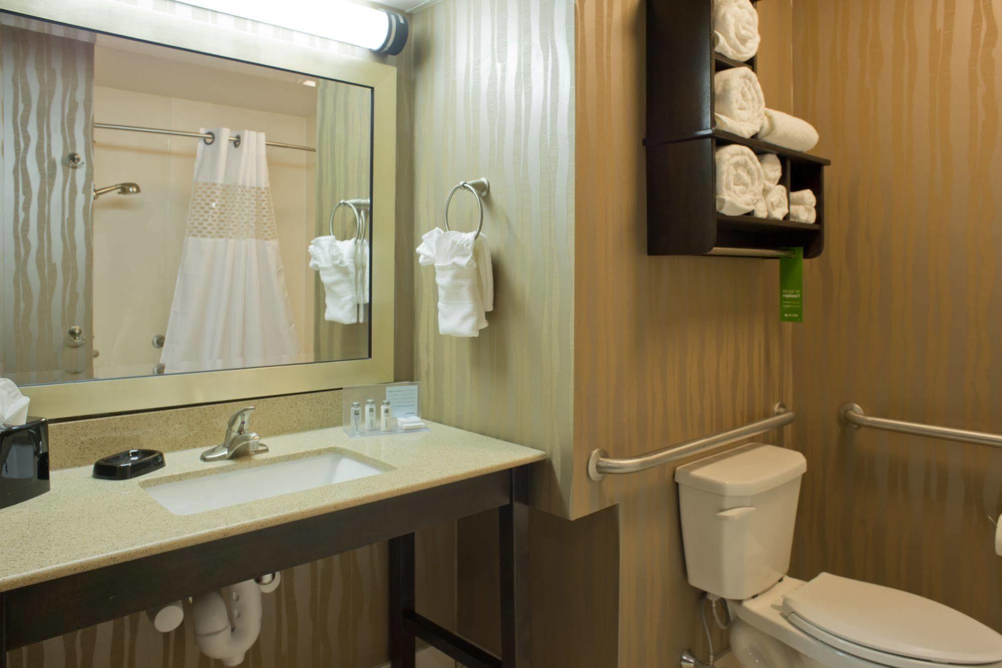 Hotel Hampton 3*